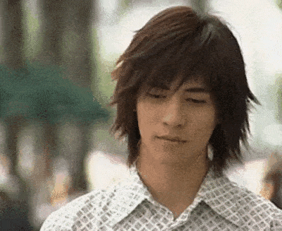 的mv里出现过,所以他也是《流星花园》最早被定角色的人.