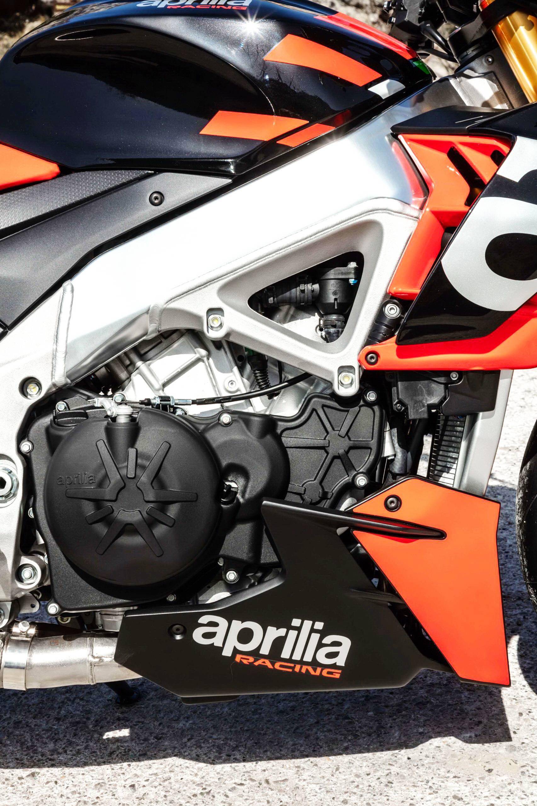 阿普利亚2021tuonov4factory户外特写