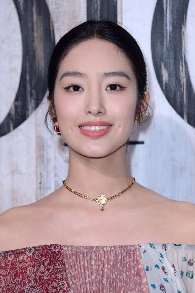 杨采钰亮相照,更有韵味了