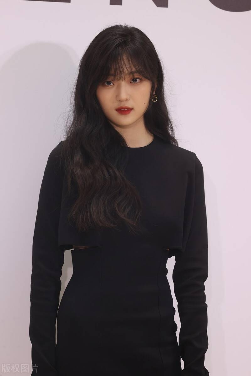 孙千亮相活动照很美这么有魅力