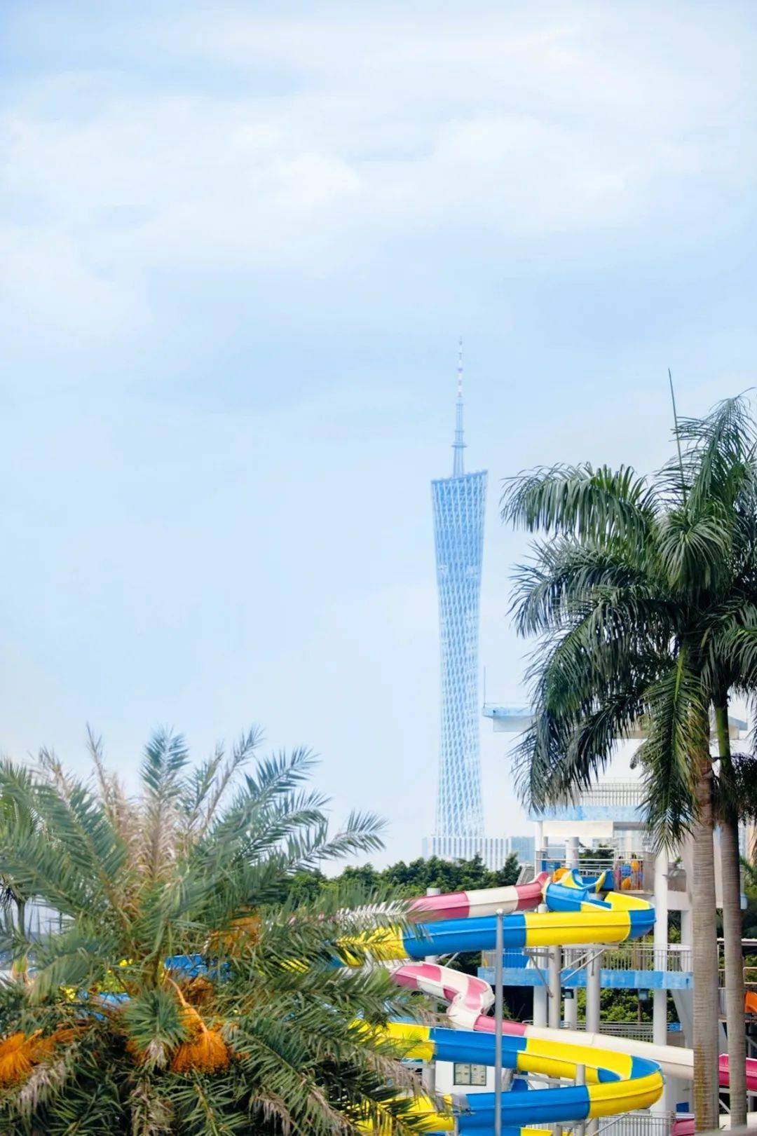 堪称"城市中的水上乐园",前身是珠江泳场的ta,比某隆还老牌,是老广