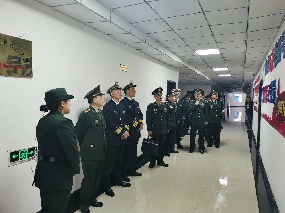 菏澤市軍分區副司令員田殿忠一行蒞臨沙土鎮觀摩指導基層武裝工作