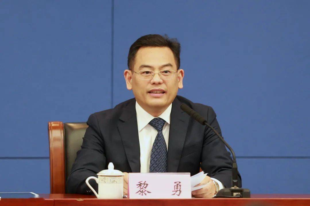 重庆市人才政策和人才服务新闻发布会上,市委组织部部务委员肖锋介绍