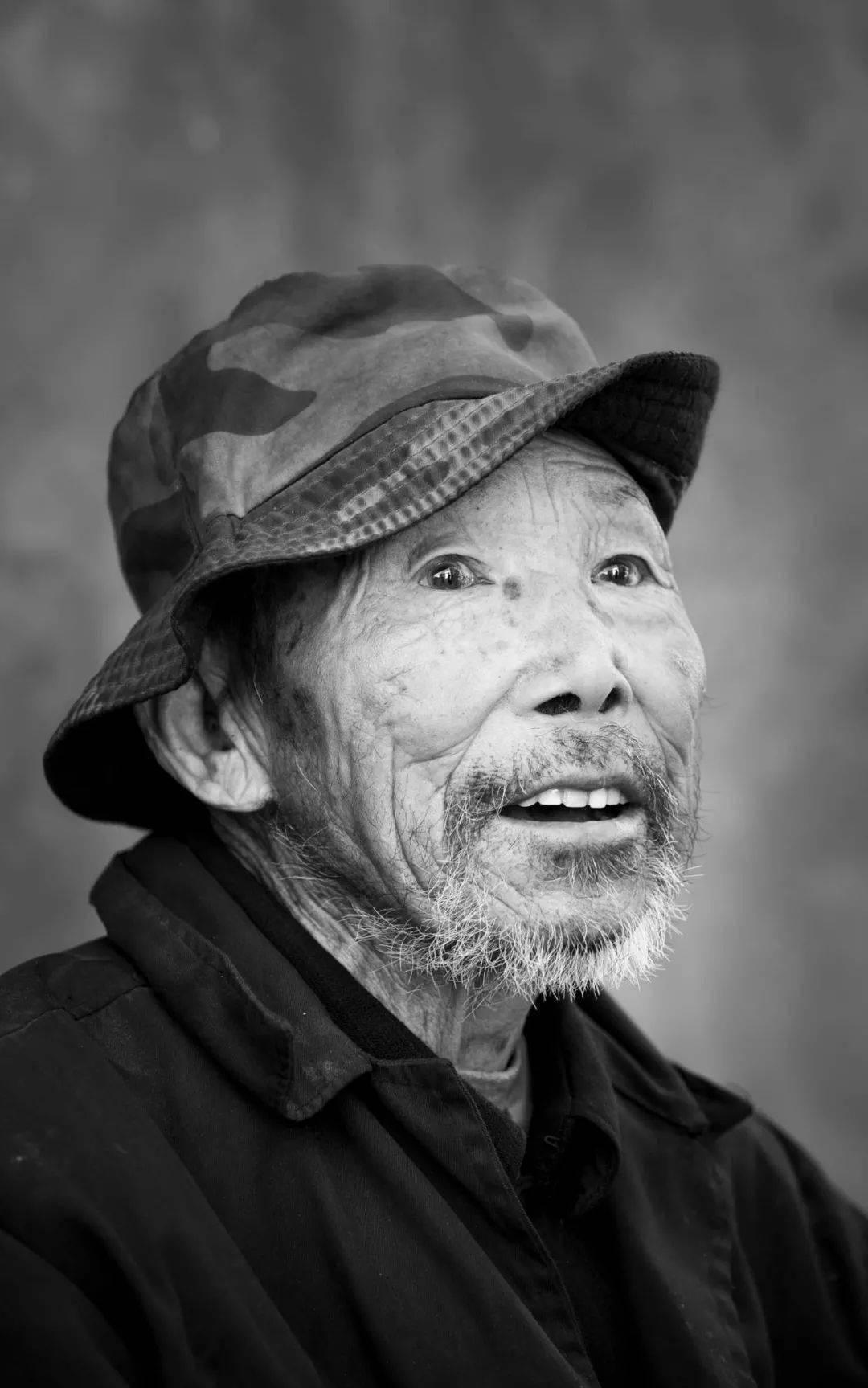我从未如此深爱这沧桑之脸的褶皱相信你也会爱上