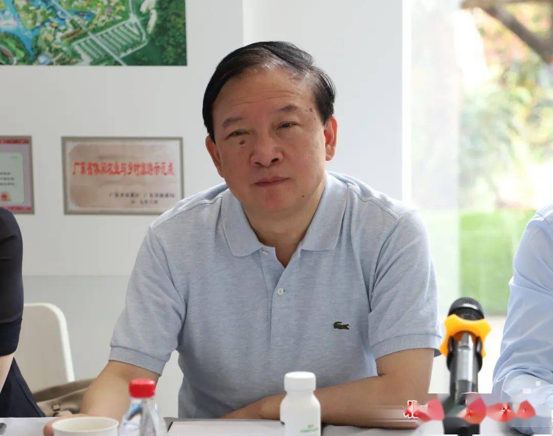 并与华侨城光明集团党委书记,董事长周子友就进一步合作进行交流洽谈