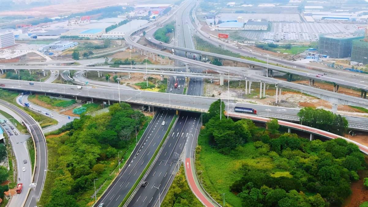 广佛肇高速肇庆大旺至封开江口段↓广佛肇高速公路全长约224公里