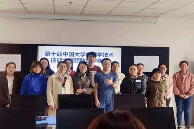 内蒙古医科大学护理学院2017级本科生张慧敏,王瑞宁,张文倩,赵宏阳4人