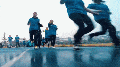跑步姿势不对膝盖痛 610ceda36f0147b881e2a3ed4406088a.gif