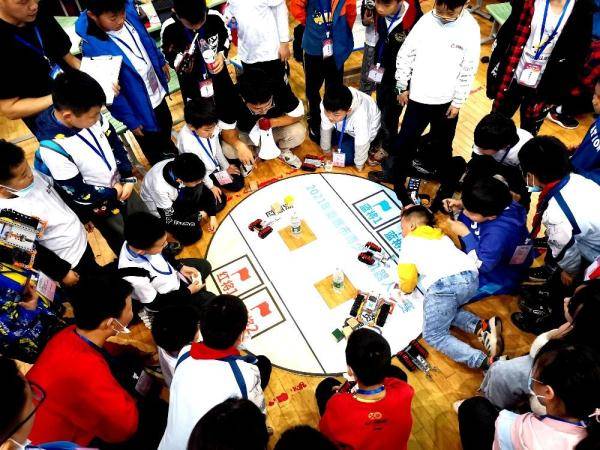 曾国藩|湖南娄底：青少年机器人大赛开赛