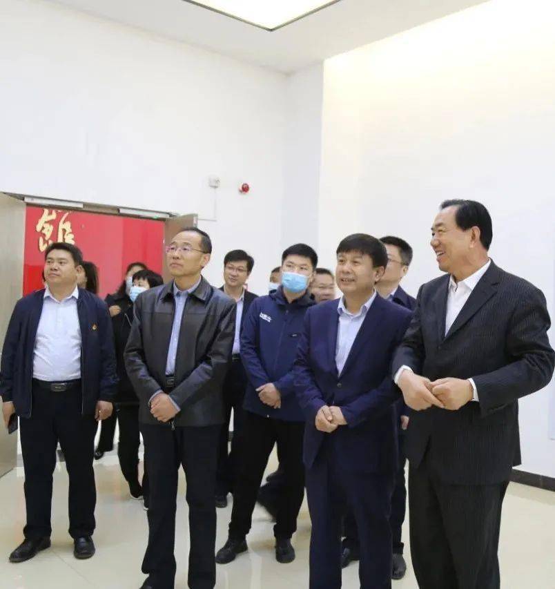 王兵带领玉龙湖社区双报到单位开展党史学习教育主题党日活动