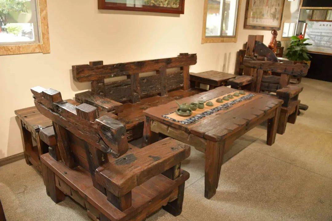老船木工艺品:粗犷与艺术交融 展现老船木"残缺美"_家具