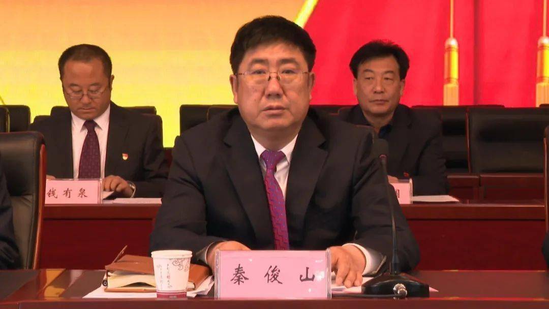 秦俊山强调,全县广大干部职工要永葆奋斗底色,大力弘扬劳模精神,迅速