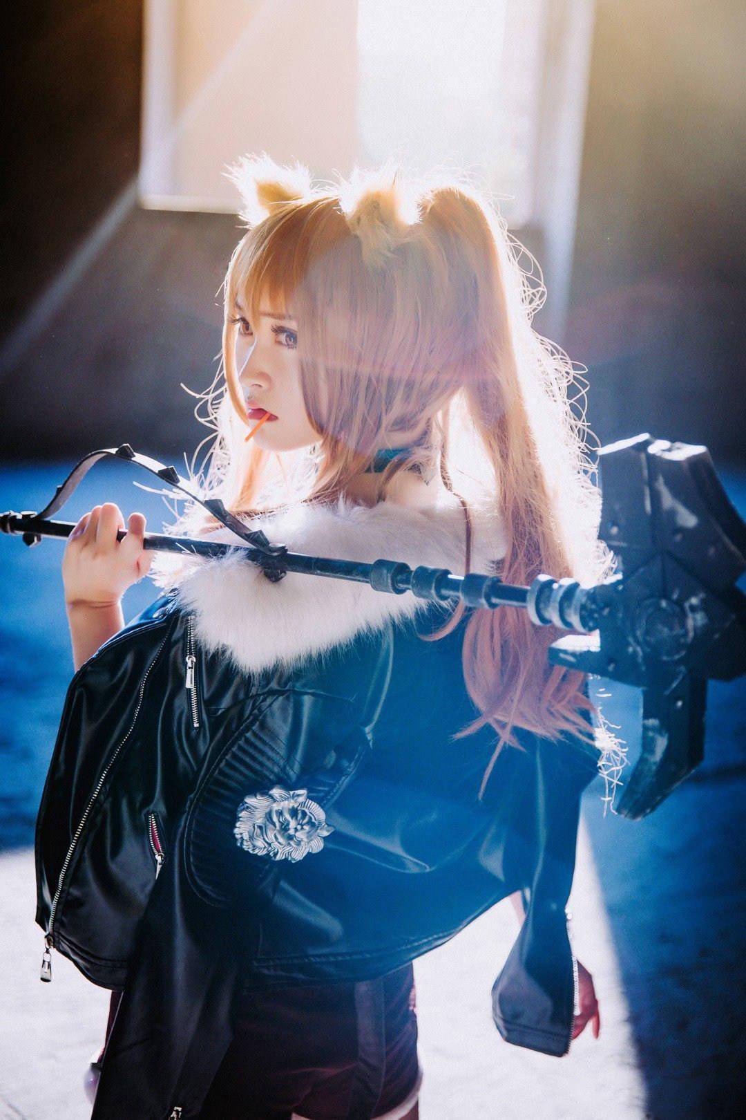 明日方舟推进之王cosplay