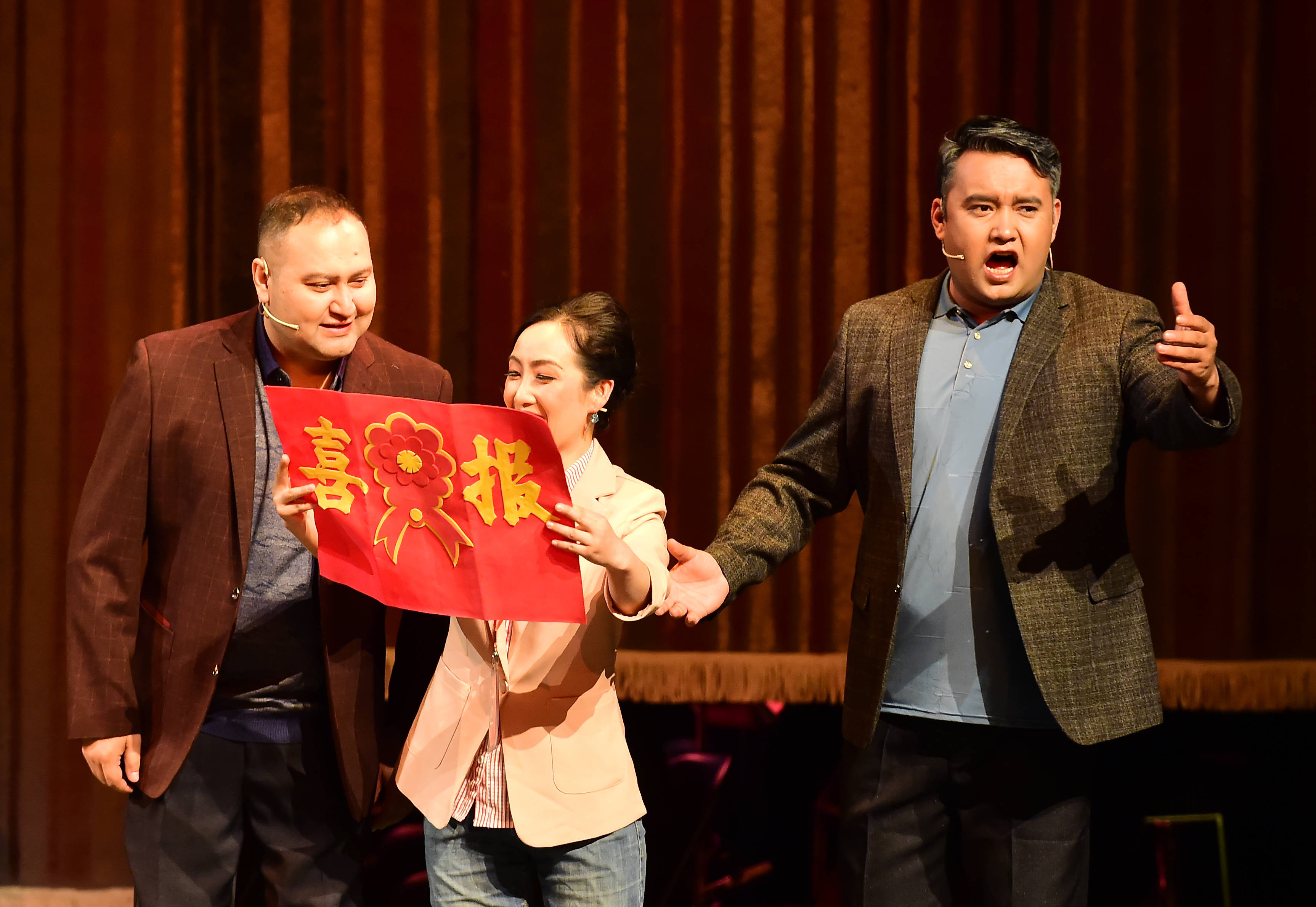 清唱剧《葡萄熟了》在乌鲁木齐首演