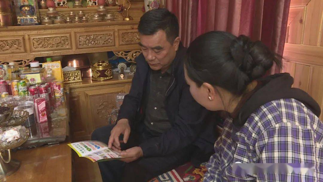 县长格桑朗杰带头参与环境卫生整治 看望慰问爱卫践行者