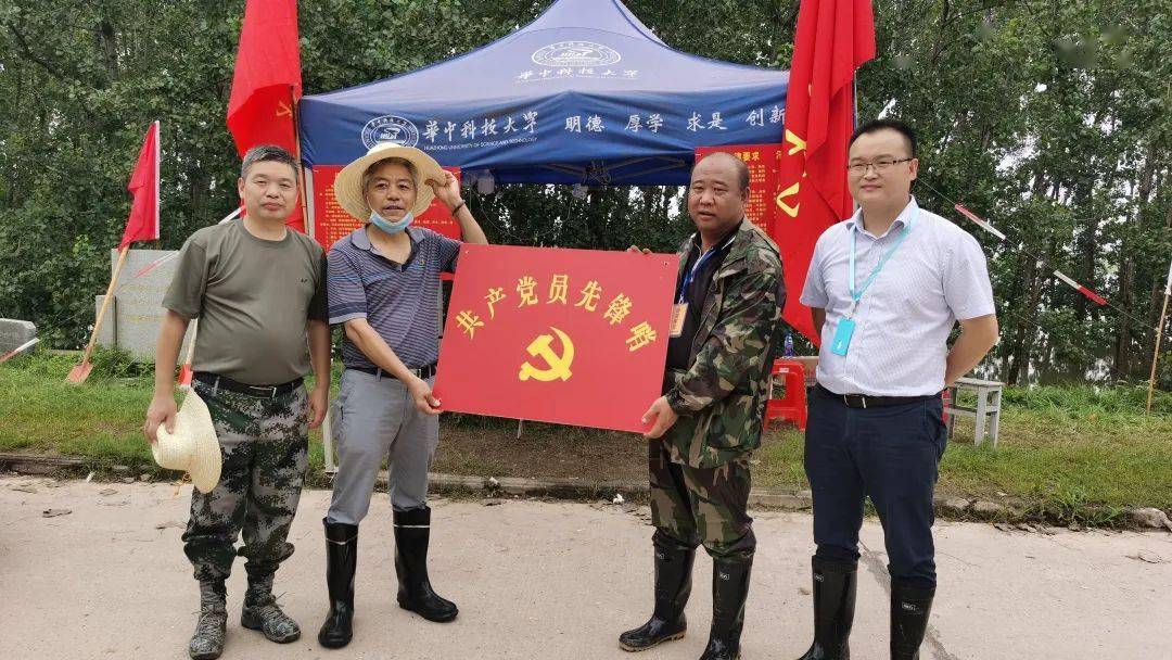 1987年于华中工学院本科毕业并留校工作,先后挂职湖北省京山县副县长