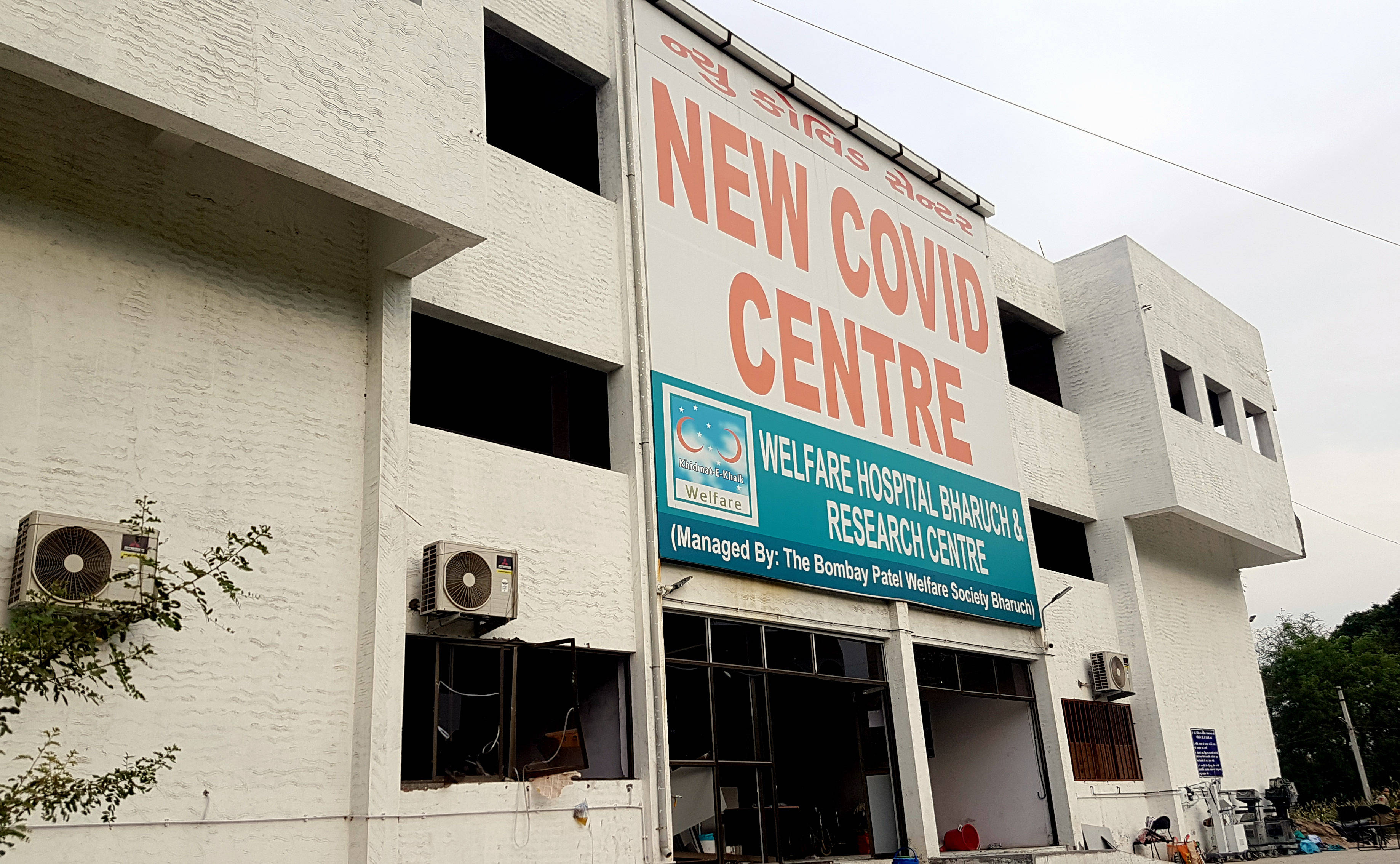 印度一新冠定点医院失火致18人死亡