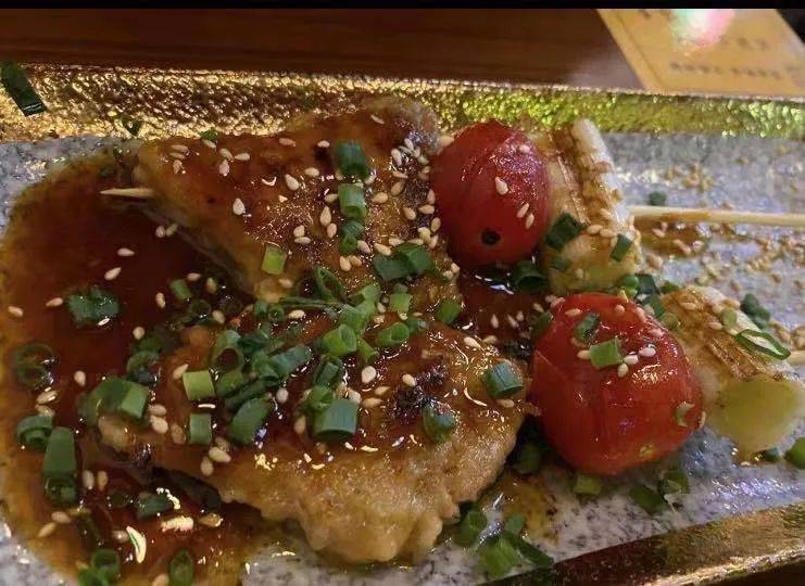 吃货小布搜食记丨烧烤、火锅、小龙虾……你想要的这里都有!小布夜宵秘密基地大曝光!
