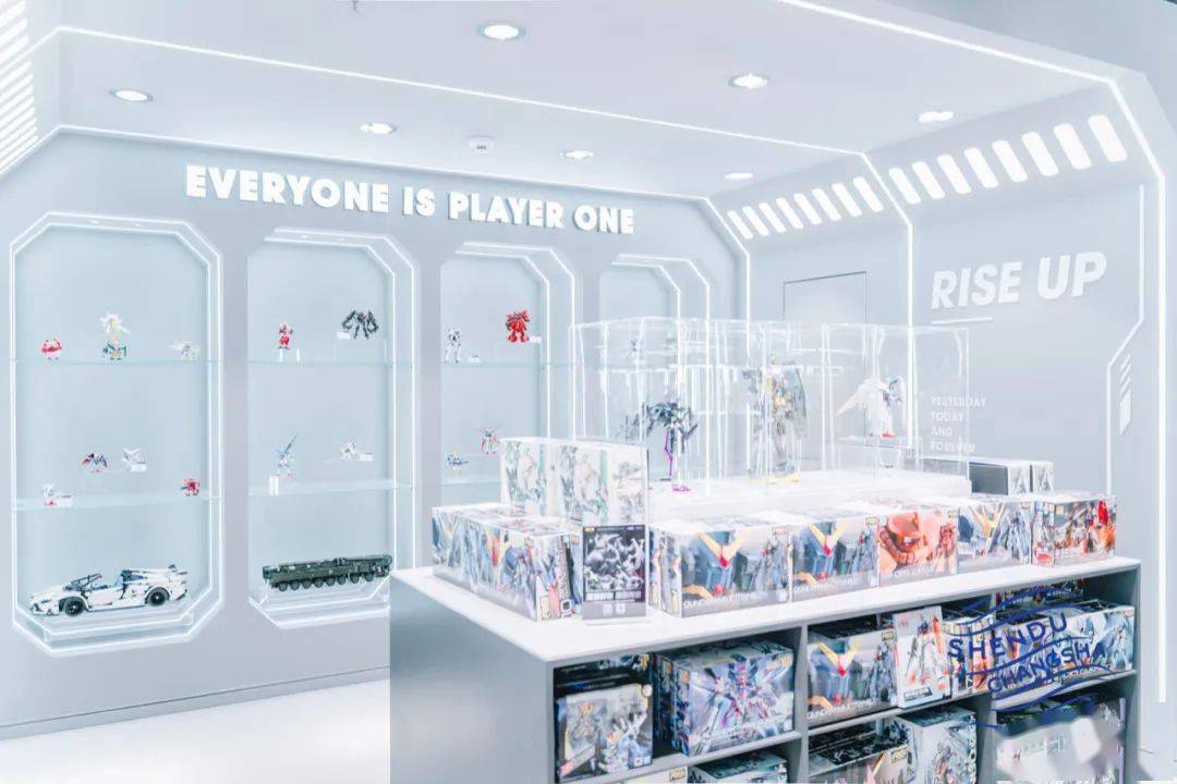 排队堪比茶颜悦色!长沙网红新地标TOP TOY全球潮玩集合店空降国金街!_娃娃