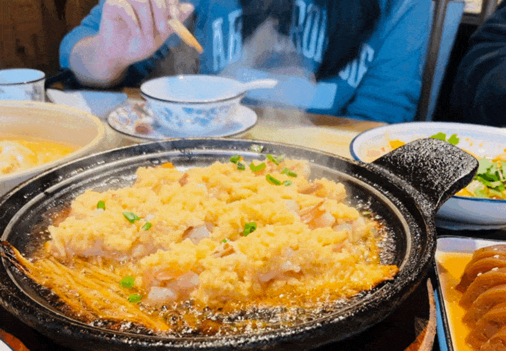 吃货小布搜食记丨烧烤、火锅、小龙虾……你想要的这里都有!小布夜宵秘密基地大曝光!