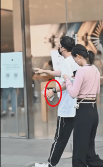 王思聪与堂妹逛街被拍,全身大牌颜值似路人
