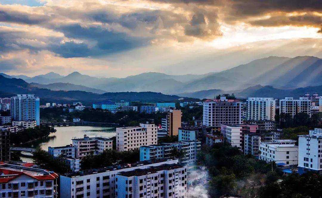 五指山市有多美?让朋友圈的照片告诉你_海南
