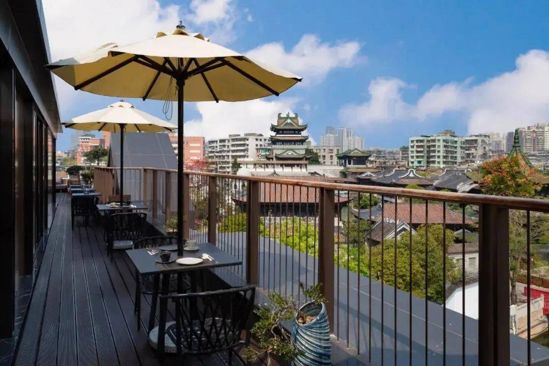 或者选择"归觅",这座藏在西关大屋里的民宿位于恩宁路永庆坊大街8号