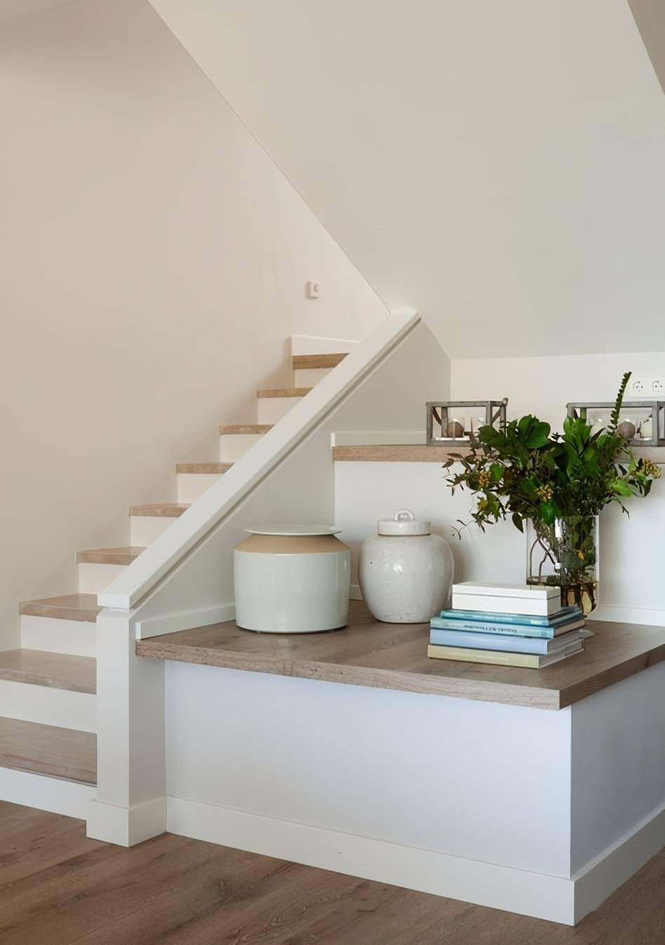 折线楼梯旁有小房间,即便仅60cm宽,稍加利用,成你家最实用的地