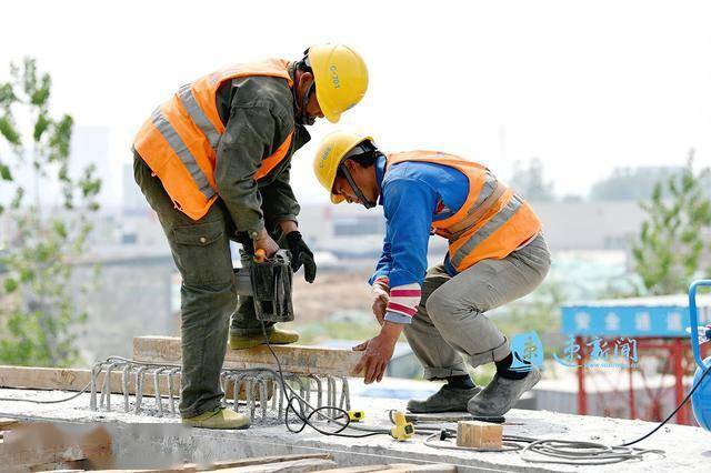 今天我在崗致敬勞動者走近建築工人