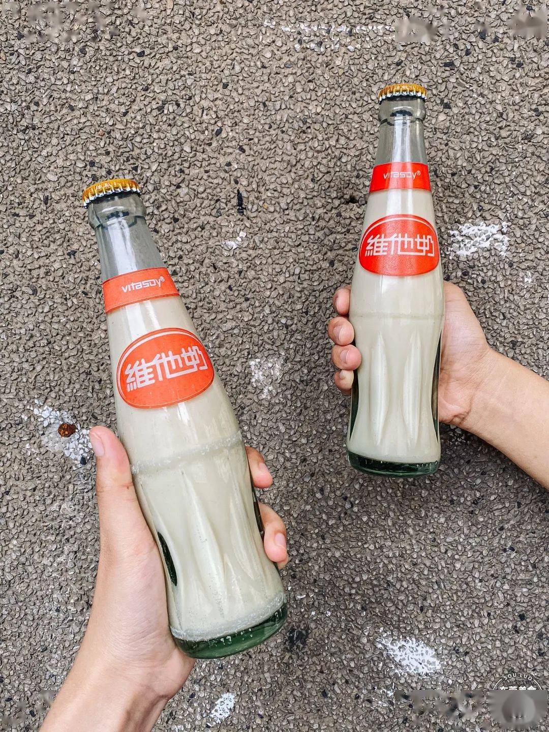 爷青回90后复古玻璃樽满汽溢出快乐碳水嗝