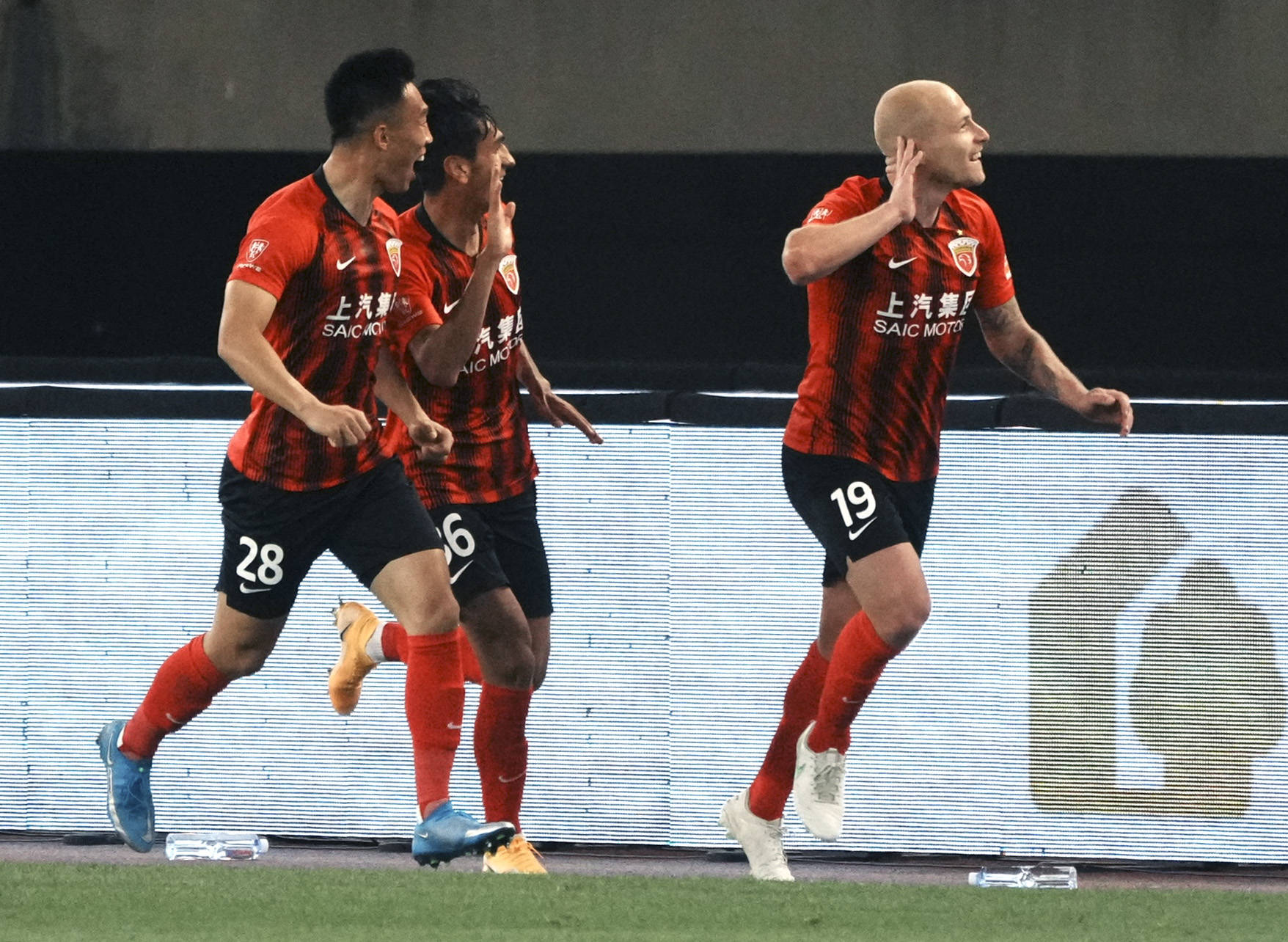 足球——中超：上海申花平上海海港_比赛