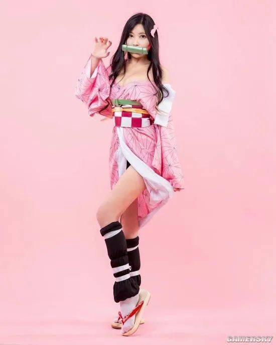 韩国赛车女郎cos祢豆子变成熟的成年版妹妹