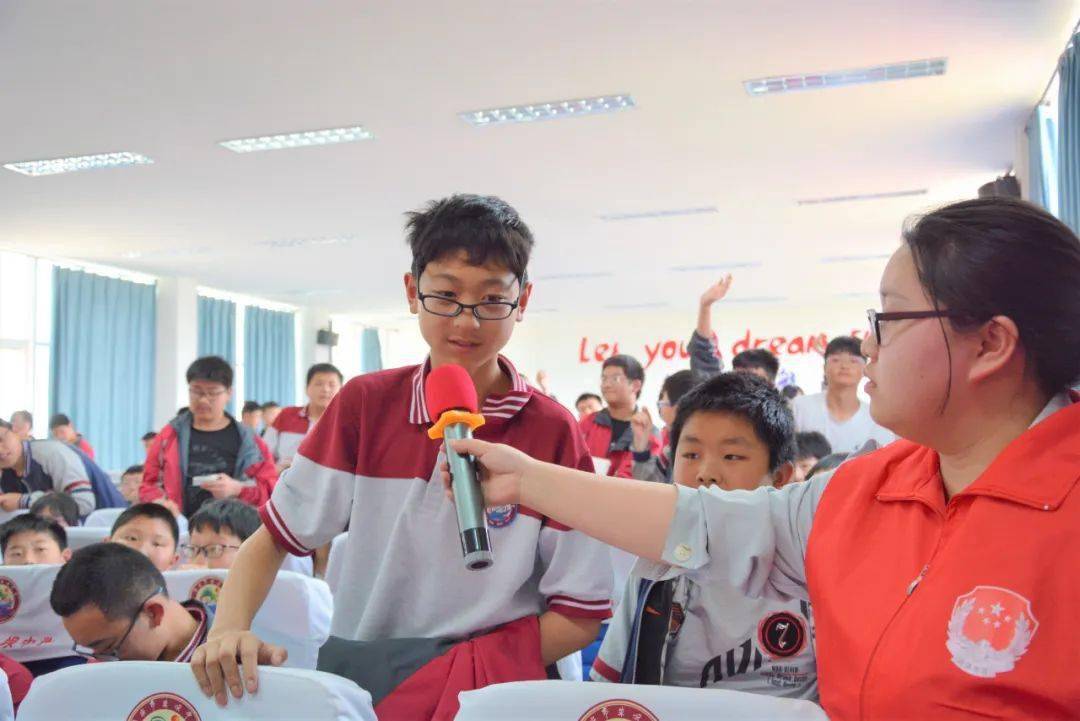 我为群众办实事洪泽开展德法同行相伴成长暨宣典补典进校园系列活动