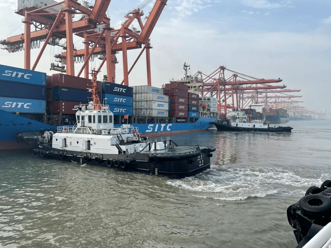 5月1日上午,巴拿马籍集装箱船海丰联发轮靠泊海天码头,这是厦门港