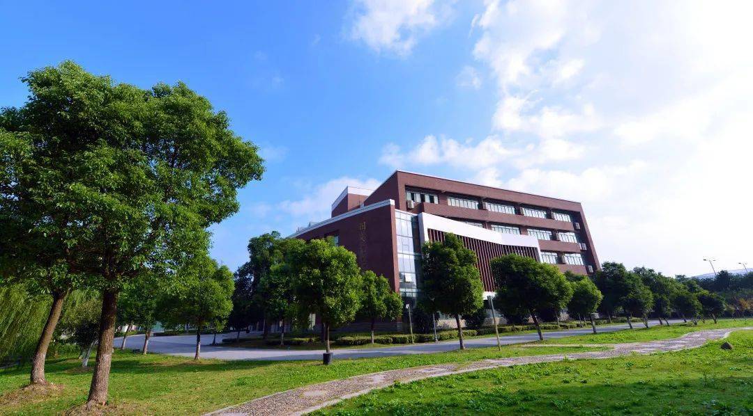 长三角四地教育联盟校歌联展27唱响校歌给党听江苏省常熟中学校歌