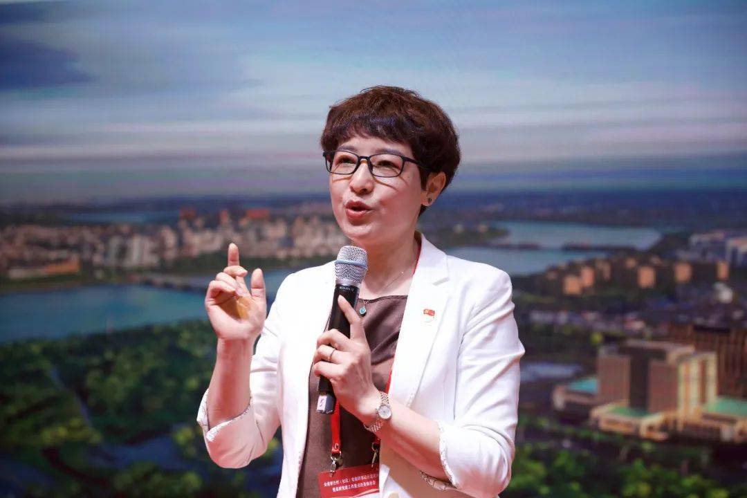 柯城区府山街道坊门街社区党委书记,居委会主任余黎莉,常山县新昌乡达