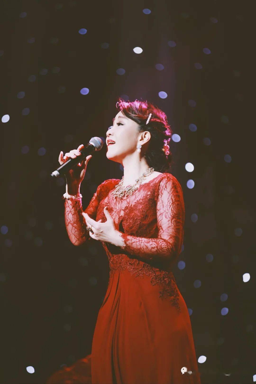 音乐跨界脱口秀刚刚过去的五一王维倩和戴军联袂呈现了一场别样的演唱