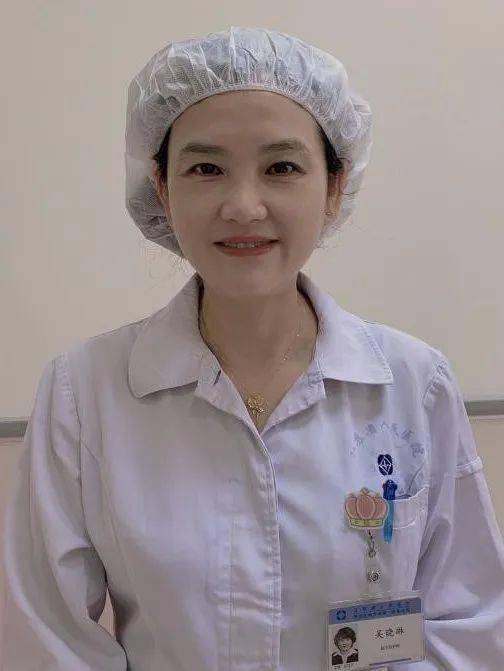 从事助产护理工作34年,曾担任产房护士长,荣获医院安全管理"优秀个人