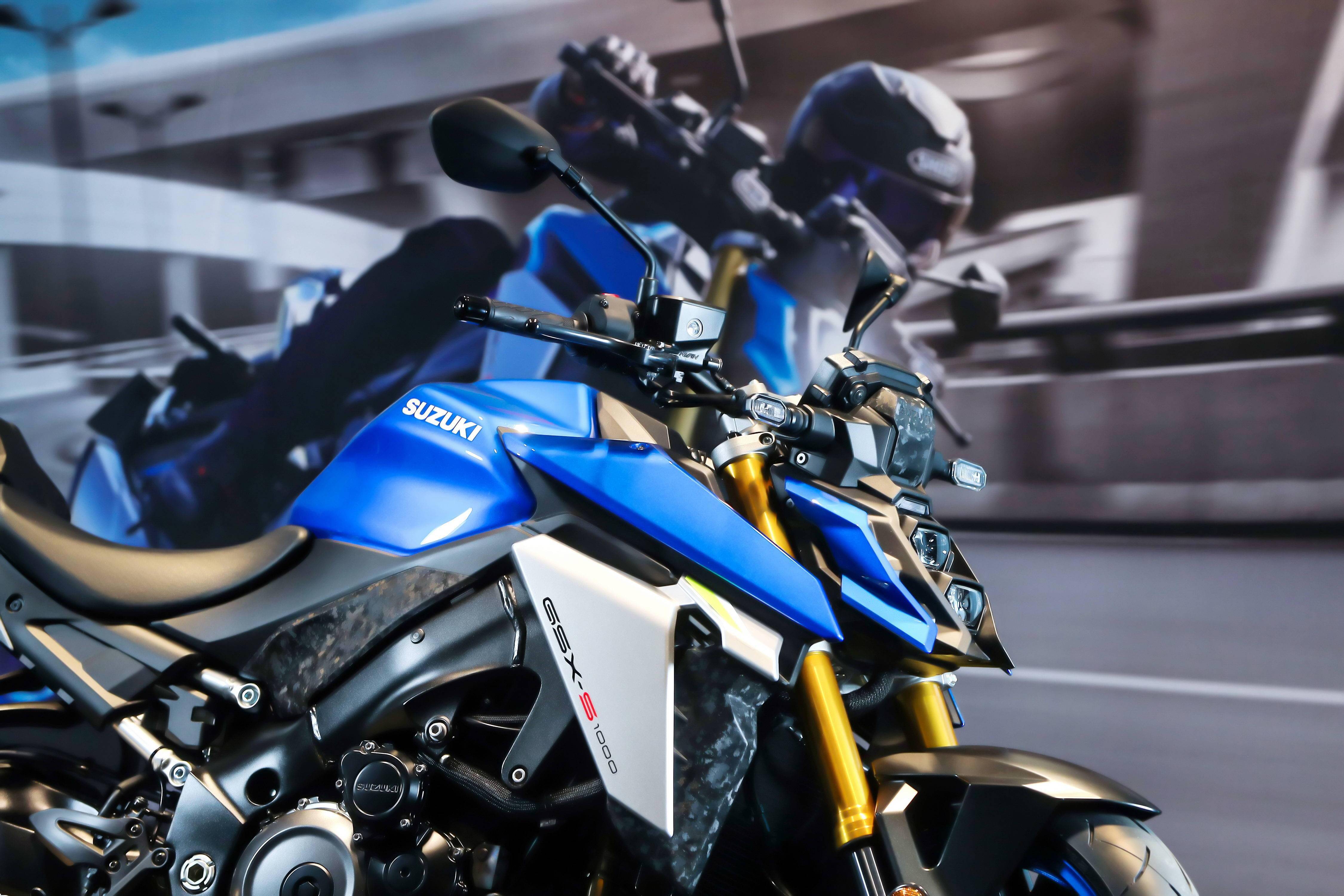 suzuki新一代运动街车2021gsxs1000静态特写1