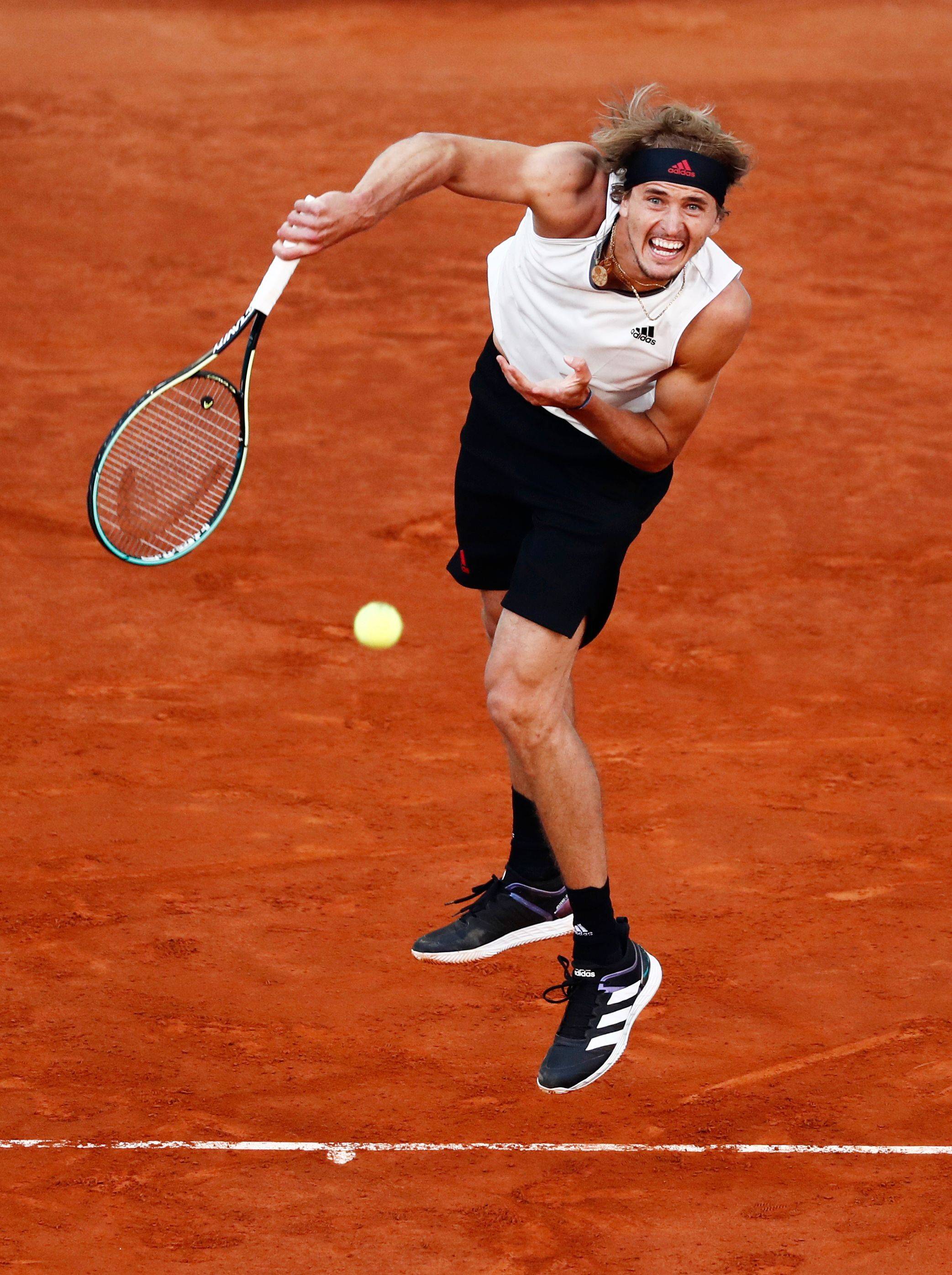 网球——马德里公开赛:兹维列夫晋级