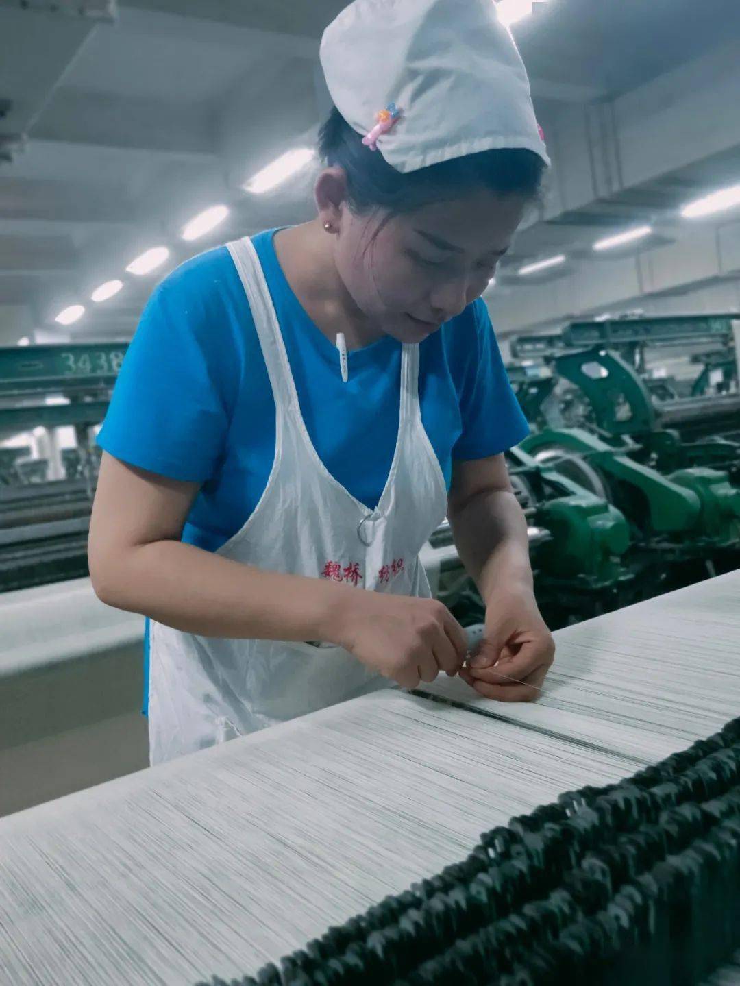 打结是基础,走经纱巡回是关键,结头质量的好坏,关系着机后经纱的脱头