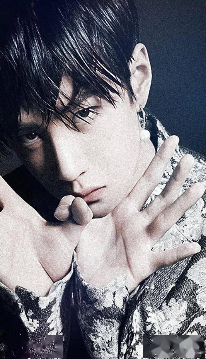 娱乐圈还有一个湿发狂热爱好者,那就是王一博.