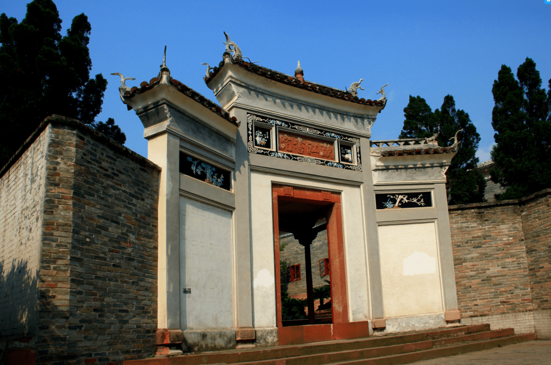 兴国潋江书院兴国县的潋江书院坐落在潋江之滨,始建于清乾隆三十八年