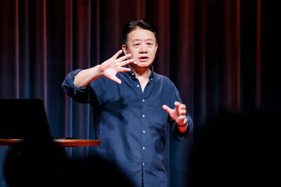 专访|让哲学走下神坛,《奇葩说》人气导师刘擎教授:以智慧和思辨做