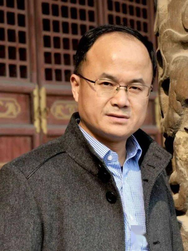 黎隆武《海昏侯三部曲》作者profile黎隆武,男,出生于江西武宁.