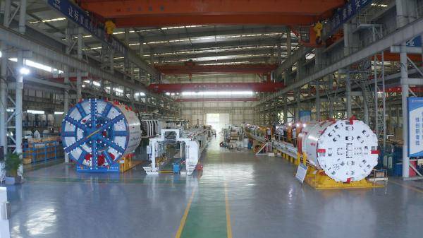 振华重工|新华财经|看国企“智”造如何激发“三个转变”活力