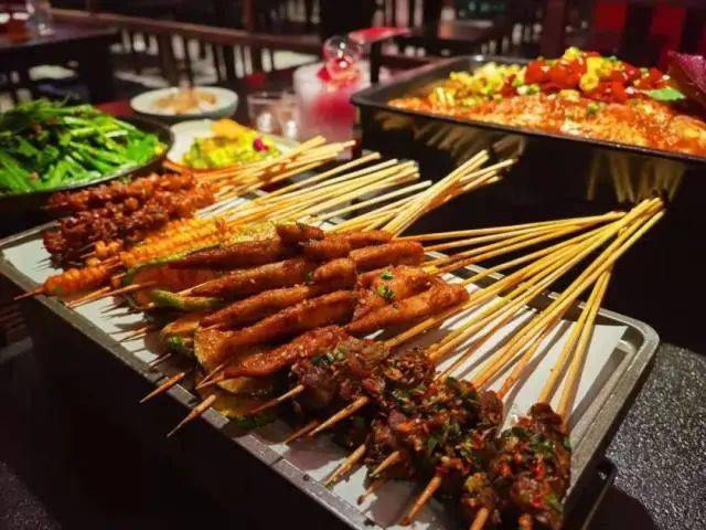 199元抢门市价92元醉兰陵唐风烧烤酒肆2人体验套餐