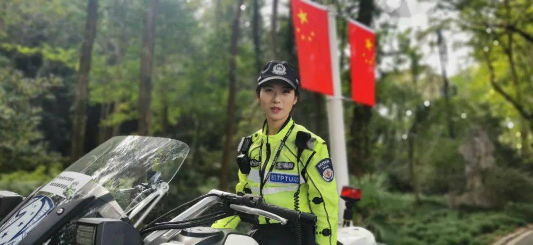 深圳交警女子铁骑队图片