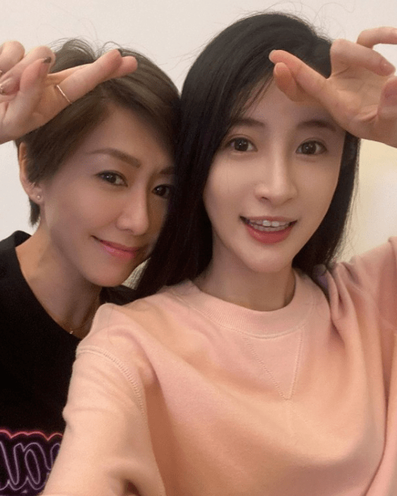 林夏薇《逆天奇案》演出受赞赏!晒与胡定欣合照!素颜依然省镜!