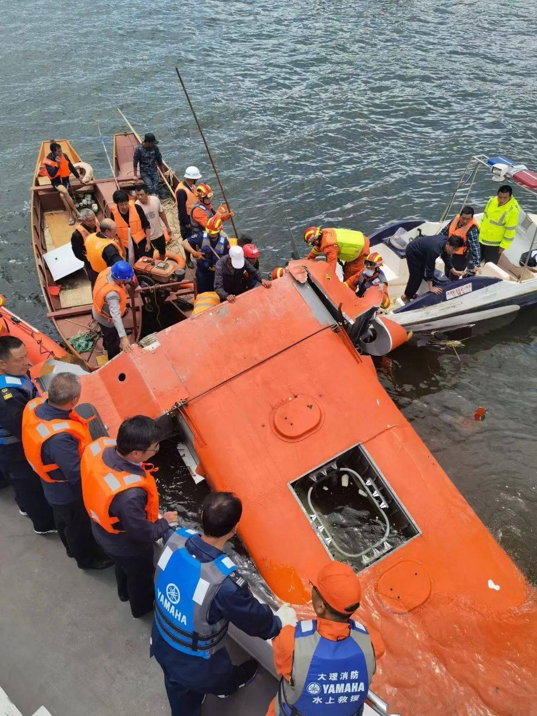 直升飞机坠入洱海情况通报_大理市